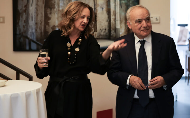 السفارة الأميركية في بيروت تحتفل بمعرض الأعمال الفنية اللبنانية لمدة عام