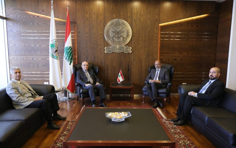 وزير الدفاع الوطني خلال لقاءه المنسق المقيم للأمم المتحدة في لبنان لتمديد مهمة اليونيفيل من دون أي تعديلات